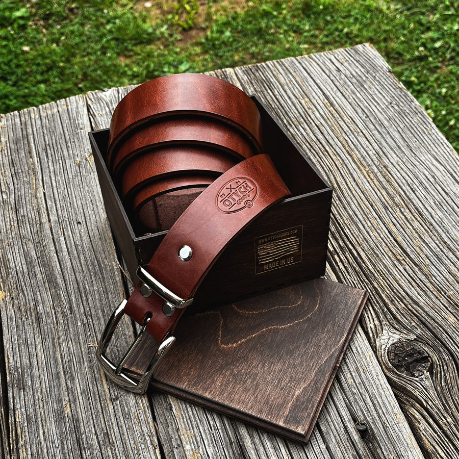 Black Gift Box. Engraving #5 En