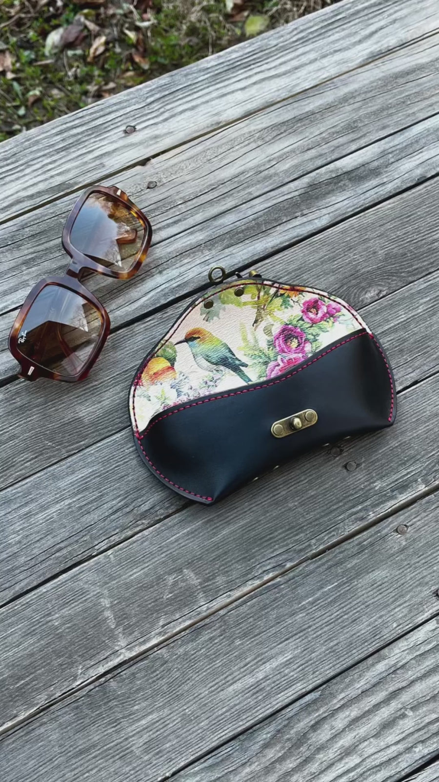 Sunglass case - Black, Swing clasp