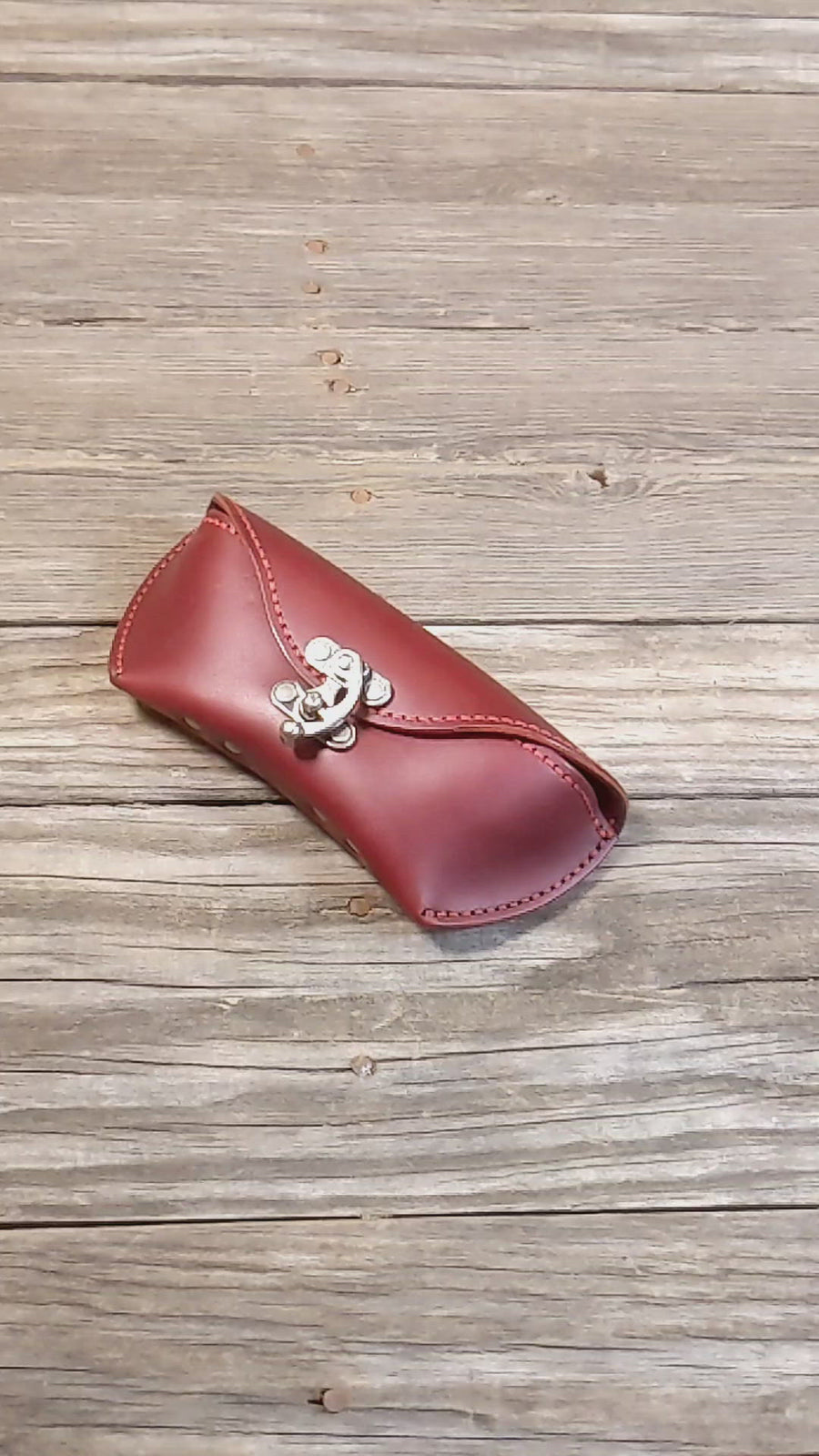 Sunglass case - Burgundy, Swing clasp