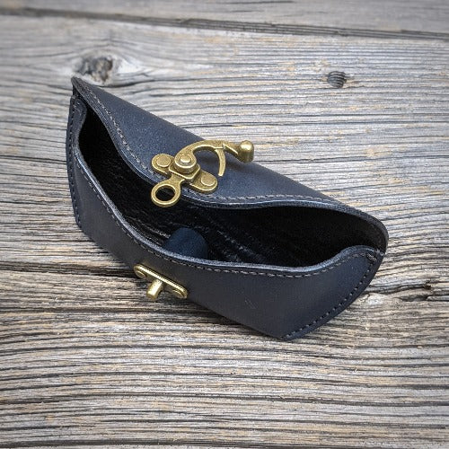 Sunglass case - Navy, Swing clasp