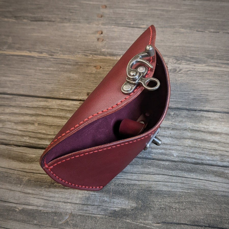 Sunglass case - Burgundy, Swing clasp