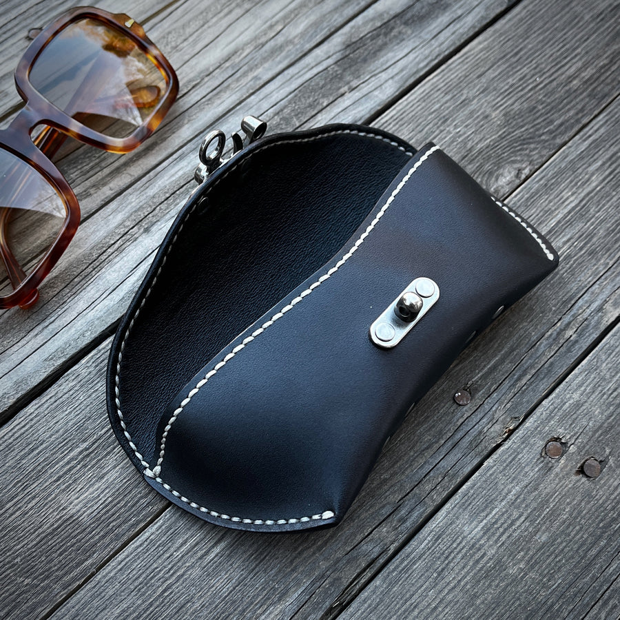 Sunglass case - Black, Swing clasp